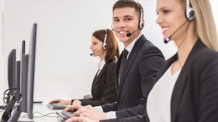 Why Outsourcing to HIPAA Compliant Call Centers Reduces Legal and Compliance Risks