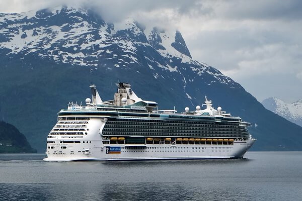 Best Ways to Experience Seattle in Style: From Cruise Ports to City Tours with Limousines